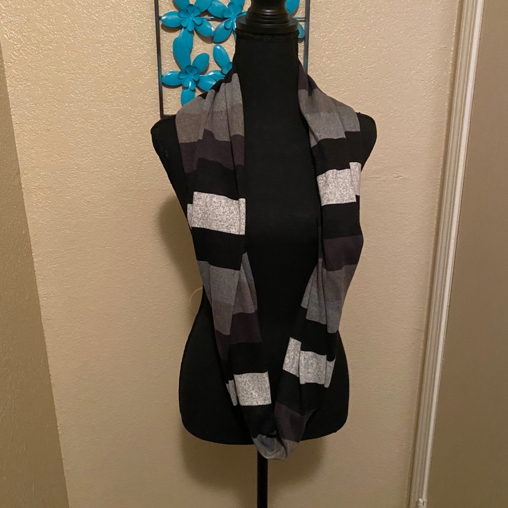 Women’s Scarves
